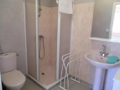 Salle de bains dans l'établissement Gîte de France Le moulin 2 épis - Gîte de France 4 personnes MAE-9844