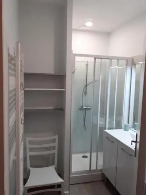 Salle de bains dans l'établissement Gîte de France Le colibri 2 épis - Gîte de France 6 personnes MAE-9894