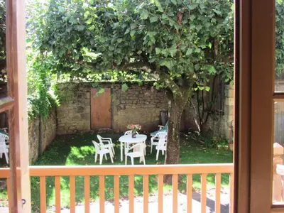 Jardin de l'établissement Gîte de France Le colibri 2 épis - Gîte de France 6 personnes MAE-9894