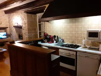 Cuisine ou kitchenette dans l'établissement Gîte de France Le colibri 2 épis - Gîte de France 6 personnes MAE-9894