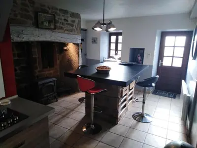 Cuisine ou kitchenette dans l'établissement Gîte de France Les mésanges 3 épis - Gîte de France 4 personnes MAE-9904