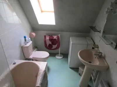 Salle de bains dans l'établissement Gîte de France La ferme de polprat 2 épis - Gîte de France 4 personnes MAE-9914