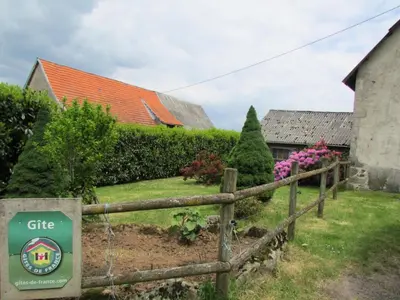 Jardin de l'établissement Gîte de France La ferme de polprat 2 épis - Gîte de France 4 personnes MAE-9914