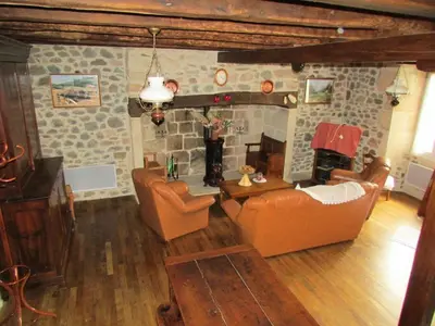 Coin salon dans l'établissement Gîte de France La ferme de polprat 2 épis - Gîte de France 4 personnes MAE-9914