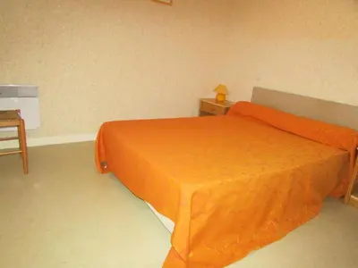 Un ou plusieurs lits dans un hébergement de l'établissement Gîte de France La ferme de polprat 2 épis - Gîte de France 4 personnes MAE-9914