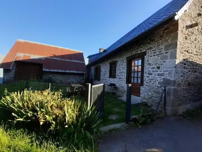 Jardin de l'établissement Gîte de France à Lamazière-Haute 2 épis - Gîte de France 5 personnes MAE-9934