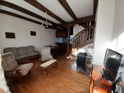 Télévision ou salle de divertissement dans l'établissement Gîte de France à Lamazière-Haute 2 épis - Gîte de France 5 personnes MAE-9934