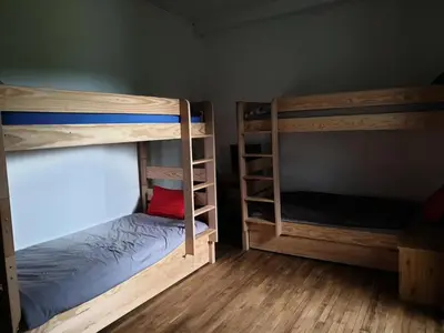 Un ou plusieurs lits dans un hébergement de l'établissement Gîte de France Des alpagas 2 épis - Gîte de France 12 personnes MAE-9944