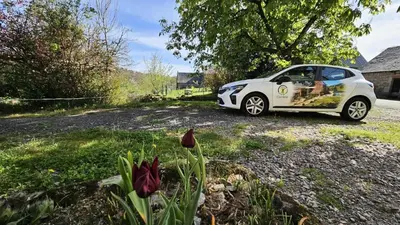 Jardin de l'établissement Gîte de France Des alpagas 2 épis - Gîte de France 12 personnes MAE-9944