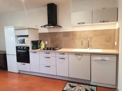 Cuisine ou kitchenette dans l'établissement Gîte de France à Soudaine-Lavinadière 3 épis - Gîte de France 5 personnes MAE-9954