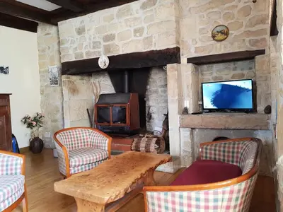 Télévision ou salle de divertissement dans l'établissement Gîte de France Le petit colibri 2 épis - Gîte de France 4 personnes MAE-9964