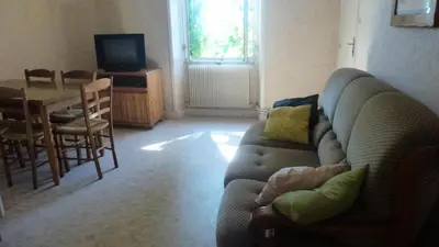 Télévision ou salle de divertissement dans l'établissement Gîte de France Le gîte des 3 2 épis - Gîte de France 4 personnes MAE-0004