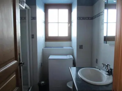 Salle de bains dans l'établissement Gîte de France Gite de la genette 3 épis - Gîte de France 8 personnes MAE-0024