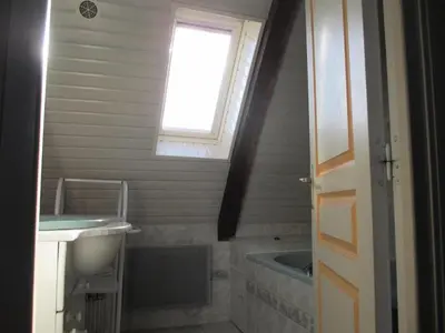 Salle de bains dans l'établissement Gîte de France Gite de la genette 3 épis - Gîte de France 8 personnes MAE-0024