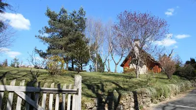 Jardin de l'établissement Gîte de France Les acacias 3 épis - Gîte de France 4 personnes MAE-0044