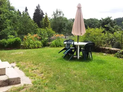 Jardin de l'établissement Gîte de France à Alleyrat 2 épis - Gîte de France 6 personnes MAE-0094