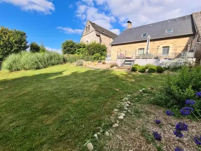 Jardin de l'établissement Gîte de France Le chapelou 3 épis - Gîte de France 4 personnes MAE-0104