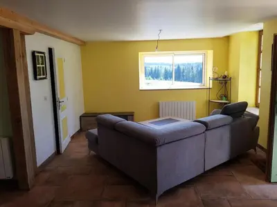 Coin salon dans l'établissement Gîte de France Gîte bel air 3 épis - Gîte de France 6 personnes MAE-0124