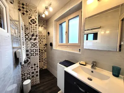Salle de bains dans l'établissement Gîte de France Chez baptiste 3 épis - Gîte de France 7 personnes MAE-0144