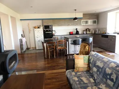 Cuisine ou kitchenette dans l'établissement Gîte de France Chez baptiste 3 épis - Gîte de France 7 personnes MAE-0144