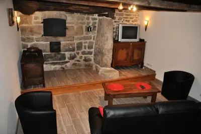 Télévision ou salle de divertissement dans l'établissement Gîte de France Le fournil de paulette et guy 4 épis - Gîte de France 6 personnes MAE-0154