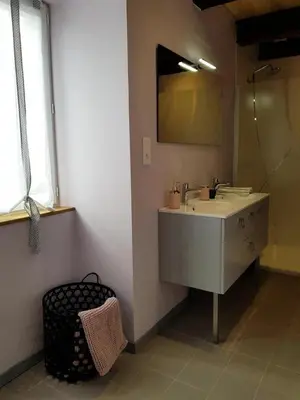 Salle de bains dans l'établissement Gîte de France Le grand frêne 4 épis - Gîte de France 6 personnes MAE-0164