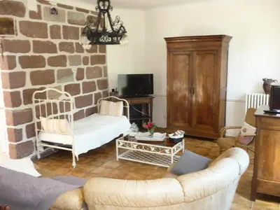 Coin salon dans l'établissement Gîte de France à Vars-sur-Roseix 3 épis - Gîte de France 9 personnes MAE-0184