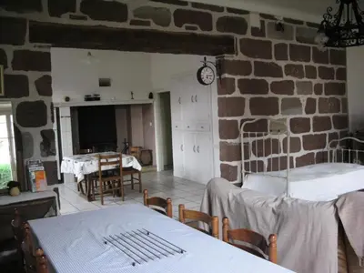 Un ou plusieurs lits dans un hébergement de l'établissement Gîte de France à Vars-sur-Roseix 3 épis - Gîte de France 9 personnes MAE-0184