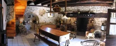 Restaurant ou autre lieu de restauration dans l'établissement Gîte de France Tsa cabretaïre 3 épis - Gîte de France 6 personnes MAE-0194