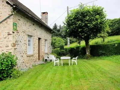 Jardin de l'établissement Gîte de France Chez yvette 3 épis - Gîte de France 6 personnes MAE-0204