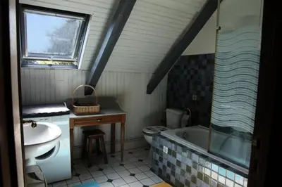 Salle de bains dans l'établissement Gîte de France à Toy-Viam 3 épis - Gîte de France 4 personnes MAE-0254