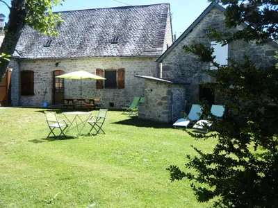 Jardin de l'établissement Gîte de France La bachellerie 2 épis - Gîte de France 5 personnes MAE-0264