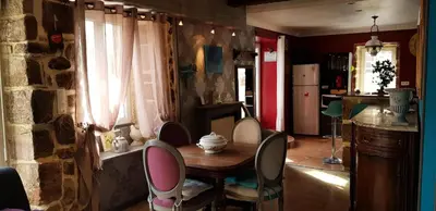 Coin salon dans l'établissement Gîte de France Chirac du midi corrézien 3 épis - Gîte de France 6 personnes MAE-0324