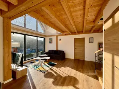 Coin salon dans l'établissement Chalet 5 pièces avec terrasse et garage au Mont-Dore - FR-1-608-263