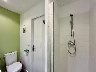 Salle de bains dans l'établissement Appartement T2 au Mont-Dore, 4 pers, animaux acceptés, WiFi - FR-1-608-259