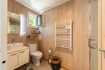 Salle de bains dans l'établissement Chambre d'hôtes de la dame blanche