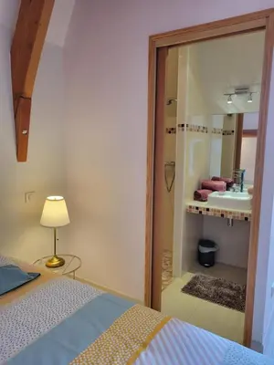 Un ou plusieurs lits dans un hébergement de l'établissement La jolie Villa du Pesquier