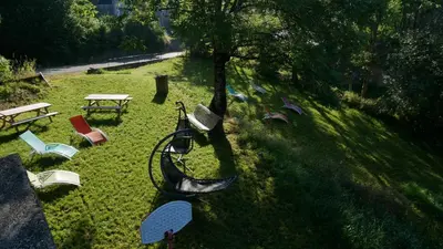 Jardin de l'établissement La Fontaine Salée-Home Shanti-Chastreix