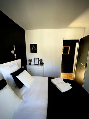 Un ou plusieurs lits dans un hébergement de l'établissement Maison Yuki - Appartement chic - Netflix et Parking gratuit