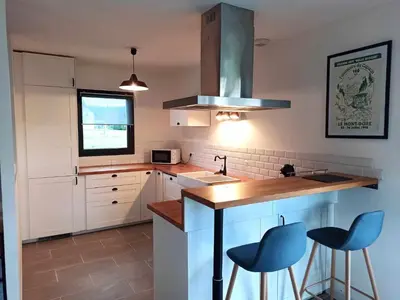 Cuisine ou kitchenette dans l'établissement NEW : Maison - 10mn La Bourboule
