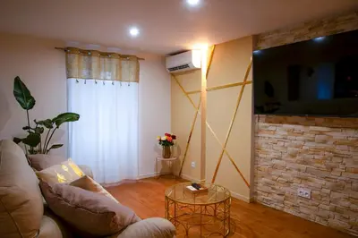 Télévision ou salle de divertissement dans l'établissement La prestigieuse Sauna Balnéo Ciné