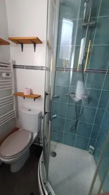 Salle de bains dans l'établissement *L'Anatole*/Haute Ville/TULLE