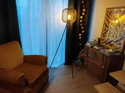 Coin salon dans l'établissement Gîte du Milan royal