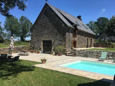 Piscine de l'établissement Gîte du Milan royal ou située à proximité