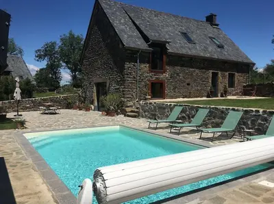 Piscine de l'établissement Gîte du Milan royal ou située à proximité