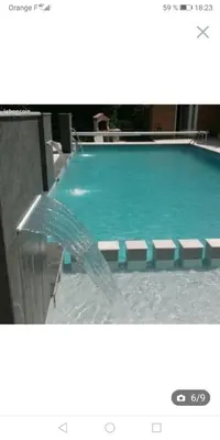 Piscine de l'établissement Charmant Mobil home style chalet ou située à proximité