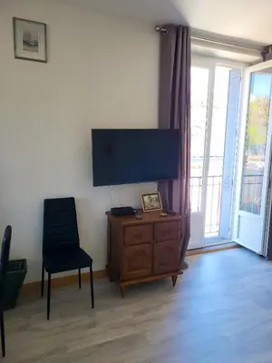 Télévision ou salle de divertissement dans l'établissement Appartement confortable à La Bourboule, 64 m², balcons agréables
