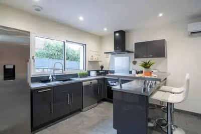 Cuisine ou kitchenette dans l'établissement L'Escapade du Petit Mas - Appt climatisé