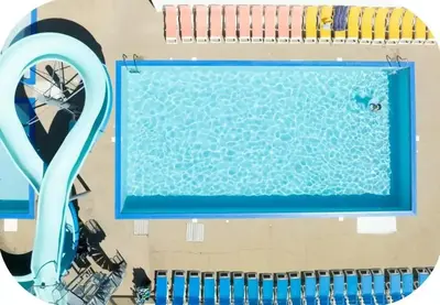 Piscine de l'établissement ZEcamping 4 étoiles familial - parc aqua et soirées animées ou située à proximité
