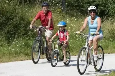 Clients de l'établissement ZEcamping 4 étoiles familial - parc aqua et soirées animées